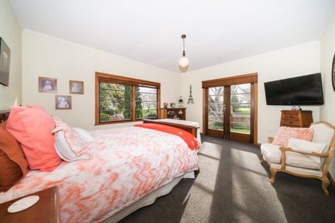Photo of property in 10 Awatea Terrace, Hokowhitu, Palmerston North, 4410