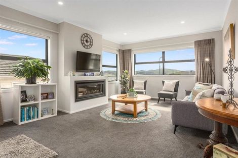 Photo of property in 12 Canary Way, Whitby, Porirua, 5024