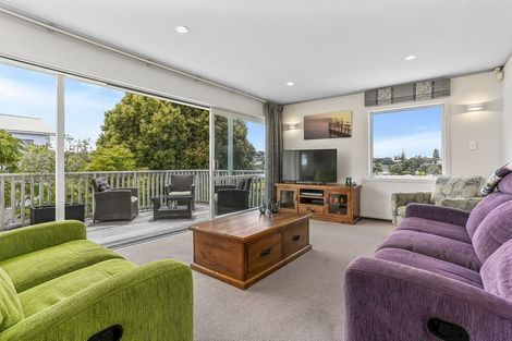 Photo of property in 10 Knightsbridge Drive, Forrest Hill, Auckland, 0620