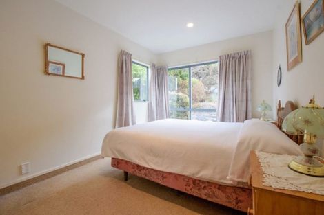 Photo of property in 35a Wynyard Crescent, Fernhill, Queenstown, 9300