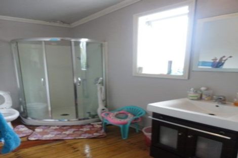 Photo of property in 3 Pleasant Road, Glen Eden, Auckland, 0602