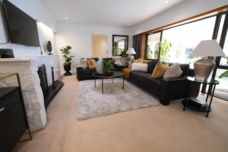 Photo of property in 98 Grande Vue Road, Hillpark, Auckland, 2102