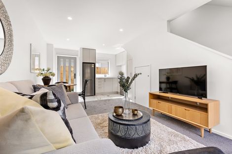 Photo of property in 3/8 Yeovil Road, Te Atatu Peninsula, Auckland, 0610