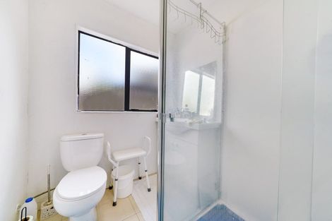 Photo of property in 2/6 Eulogy Place, Randwick Park, Auckland, 2105