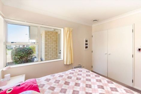 Photo of property in 19 Balmerino Grove, Waikanae, 5036