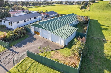 Photo of property in 14 Hood Street, Castlecliff, Whanganui, 4501