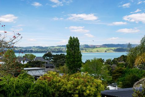 Photo of property in 20 Montgomery Crescent, Cockle Bay, Auckland, 2014