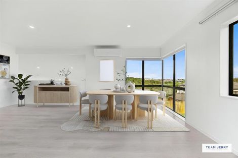 Photo of property in 28 Fairchild Avenue, Goodwood Heights, Auckland, 2105