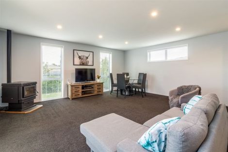 Photo of property in 17 Royal Park Drive, Parklands, Christchurch, 8083