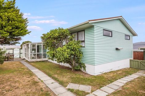 Photo of property in 16 Morning View, Titahi Bay, Porirua, 5022