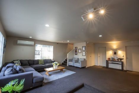 Photo of property in 98 Hill Road, The Gardens, Auckland, 2105