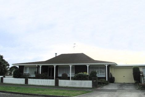 Photo of property in 60 Rewarewa Crescent, Waikanae, 5036