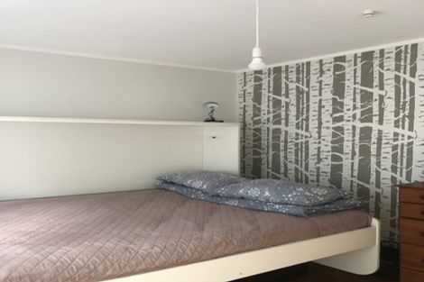 Photo of property in 5 Richmond Road, Mahina Bay, Lower Hutt, 5013