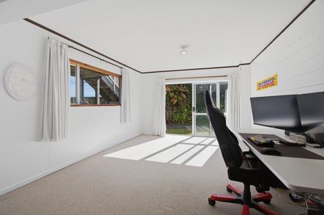 Photo of property in 17a Saint Ives Grove, Whalers Gate, New Plymouth, 4310