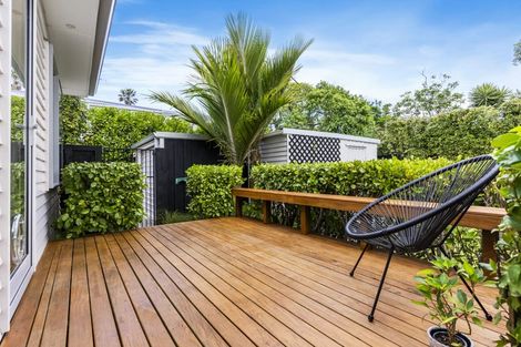 Photo of property in 2/12 Beatrice Avenue, Hillcrest, Auckland, 0627