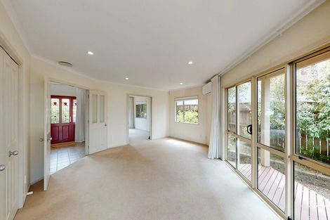 Photo of property in 9 Bennett Grove, Newlands, Wellington, 6037