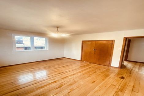 Photo of property in 28 Maui Pomare Street, Blockhouse Bay, Auckland, 0600