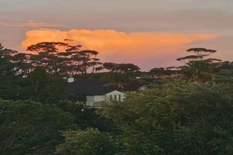 Photo of property in 4 Roberts Road, Matakatia, Whangaparaoa, 0930