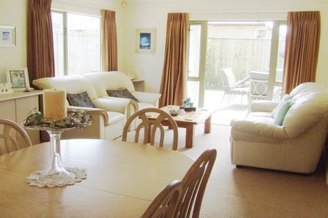 Photo of property in 11 Lilybank Crescent, East Tamaki, Auckland, 2013