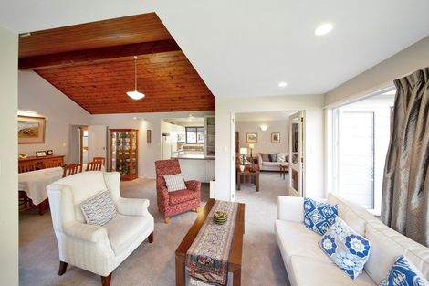 Photo of property in 6a Spencer Place, Merrilands, New Plymouth, 4312