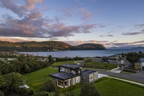 Photo of property in 32 Okaia Drive, Kinloch, Taupo, 3377