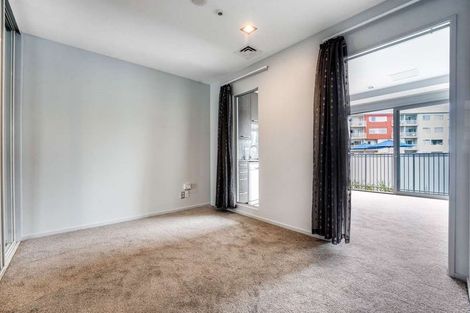 Photo of property in Shoal Haven Apartments, 203c/130 Anzac Street, Takapuna, Auckland, 0622