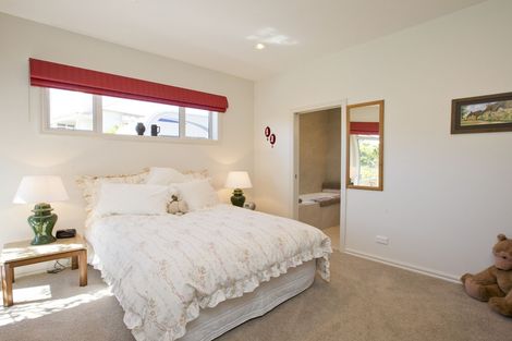 Photo of property in 3 Fairway Grove, Hokowhitu, Palmerston North, 4410