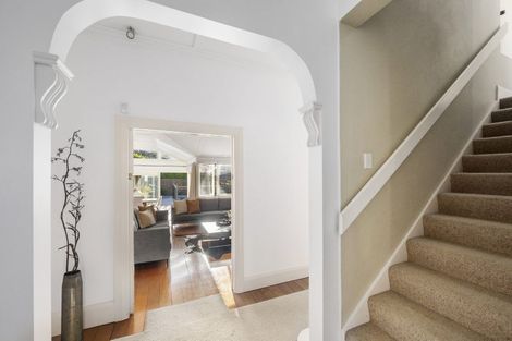 Photo of property in 8 Tiri Road, Milford, Auckland, 0620