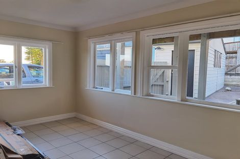 Photo of property in 1 Rubens Lane, West Harbour, Auckland, 0618