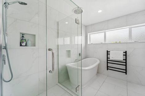 Photo of property in 31 Centreway Road, Orewa, 0931