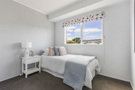 Photo of property in 2/30 Witheford Drive, Bayview, Auckland, 0629