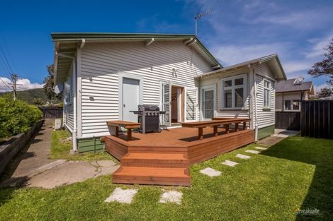 Photo of property in 8 Leighton Avenue, Waiwhetu, Lower Hutt, 5010