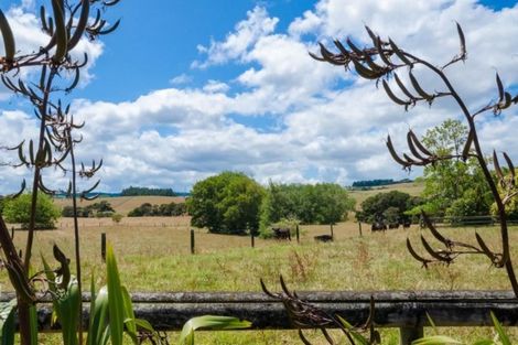 Photo of property in 264 Waikoukou Valley Road, Waimauku, 0882
