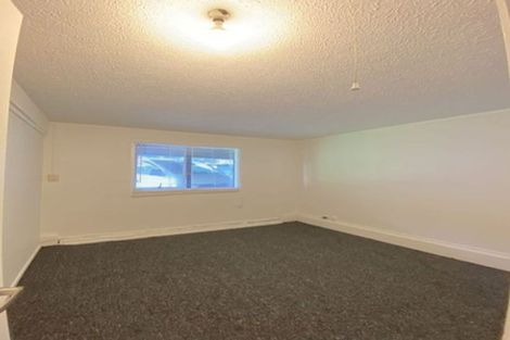 Photo of property in 28 Barker Rise, Northcross, Auckland, 0632