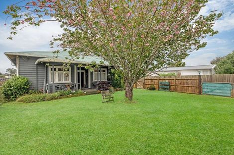 Photo of property in 5 Collingwood Road, Waiuku, 2123