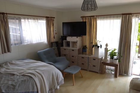 Photo of property in 13 Robin Lane, Browns Bay, Auckland, 0630