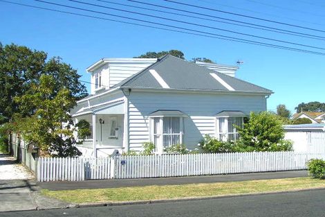 Photo of property in 20 Vincent Road, Northcote Point, Auckland, 0627