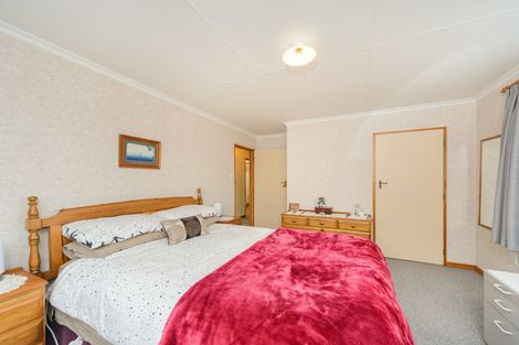 Photo of property in 10 Forbes Place, Kelvin Grove, Palmerston North, 4414