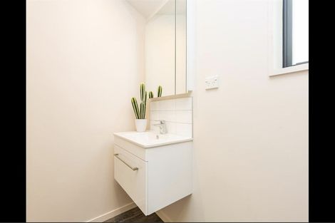 Photo of property in 80h Shakespeare Road, Waltham, Christchurch, 8023