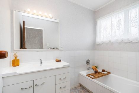 Photo of property in 52 Fairway Drive, Te Kamo, Whangarei, 0112