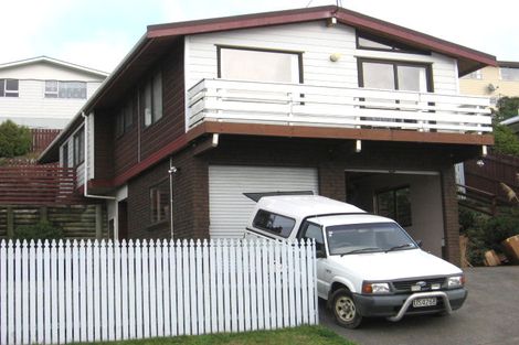 Photo of property in 17 Rice Crescent, Newlands, Wellington, 6037