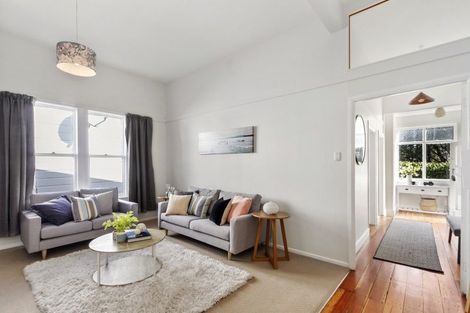 Photo of property in 16 Woburn Road, Northland, Wellington, 6012