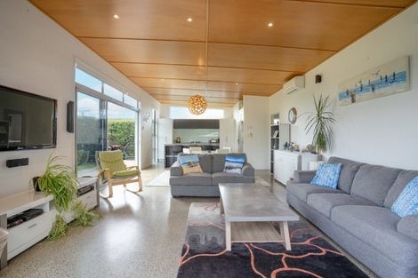Photo of property in 100 Sylvia Road, Whangamata, 3620