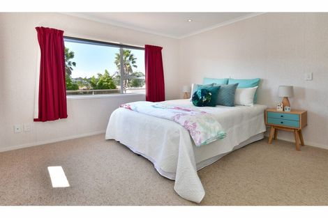Photo of property in 1017 Whangaparaoa Road, Tindalls Beach, Whangaparaoa, 0930