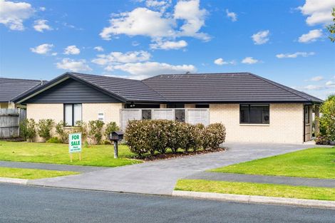 Photo of property in 4 Kowi Lakes Drive, One Tree Point, 0118