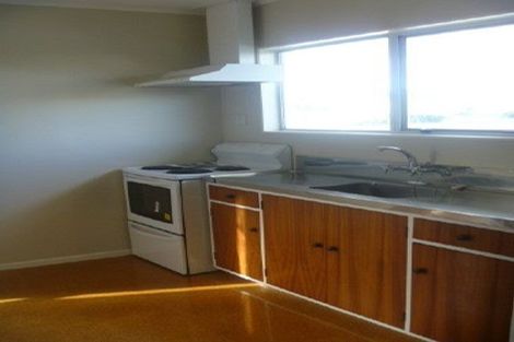 Photo of property in 1-3 Apu Crescent, Lyall Bay, Wellington, 6022