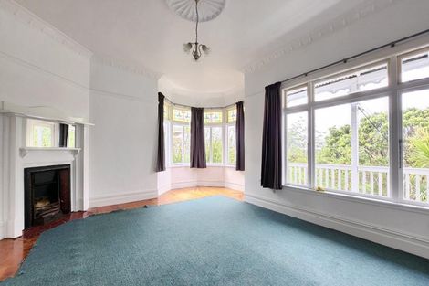 Photo of property in 72 Kelburn Parade, Kelburn, Wellington, 6012