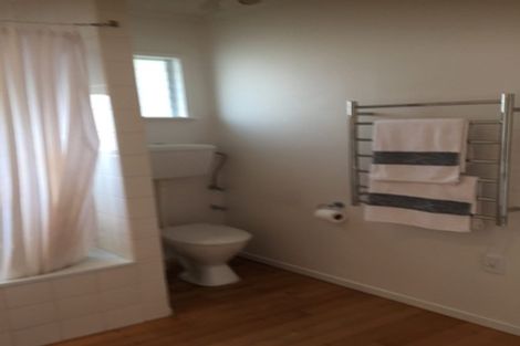 Photo of property in 4/221 Hurstmere Road, Takapuna, Auckland, 0622