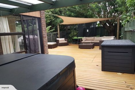 Photo of property in 2/10 Tiri View Place, Waiake, Auckland, 0630