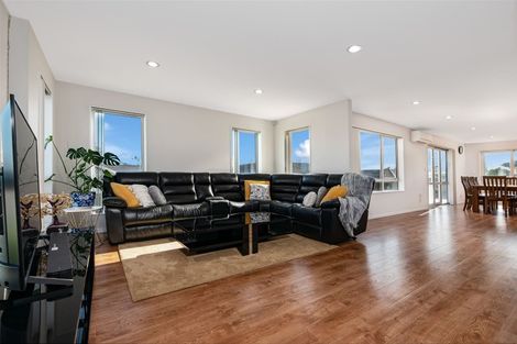 Photo of property in 47 Tiriwa Drive, Massey, Auckland, 0614